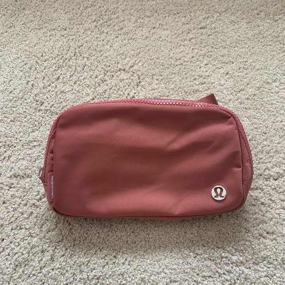 NWT Lululemon Everywhere Belt Bag Brier Rose - Picture 3 of 8